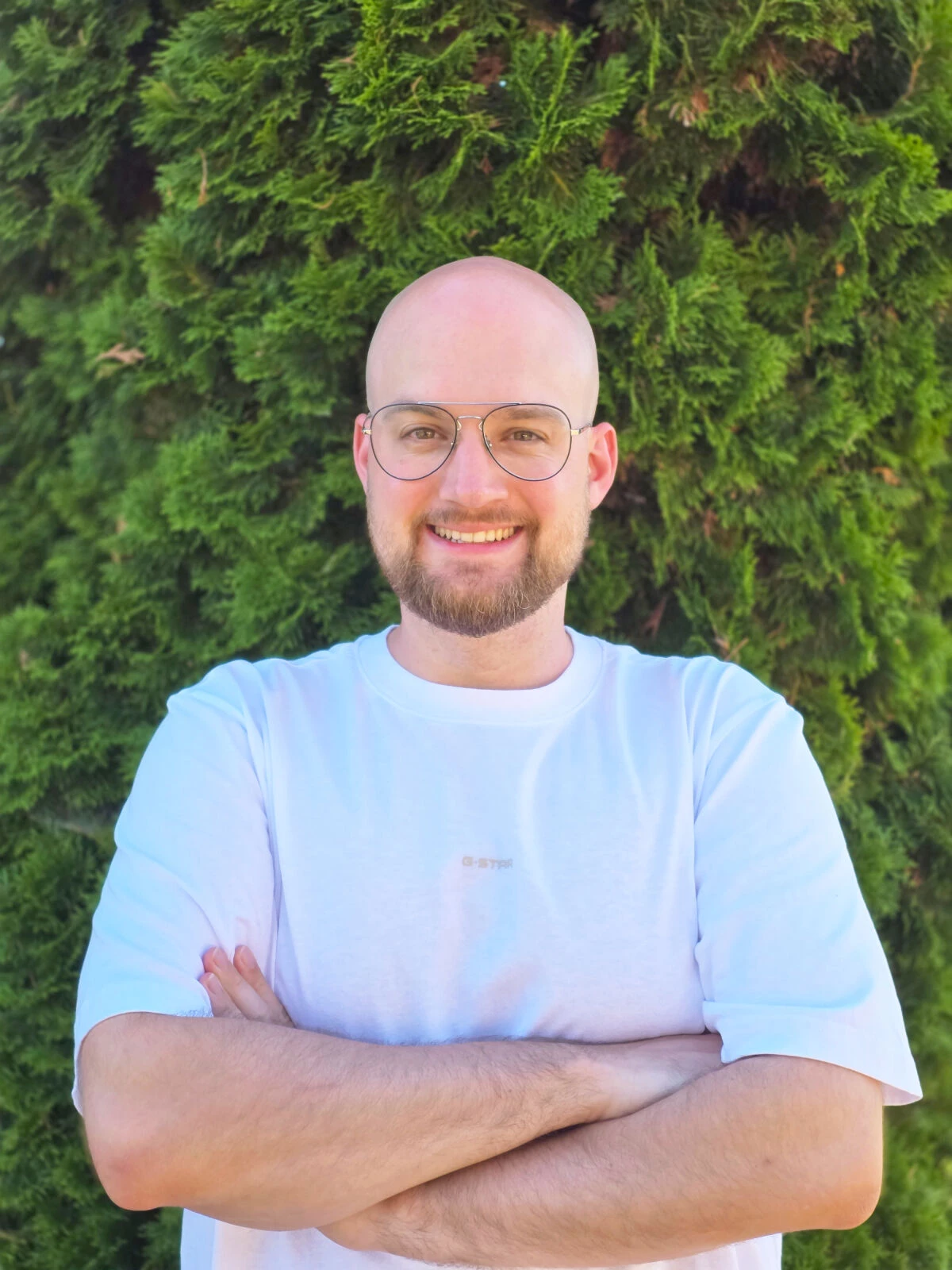 BLUEBRYWOW combines tech topics with lifestyle and focuses on community building and connected storytelling.