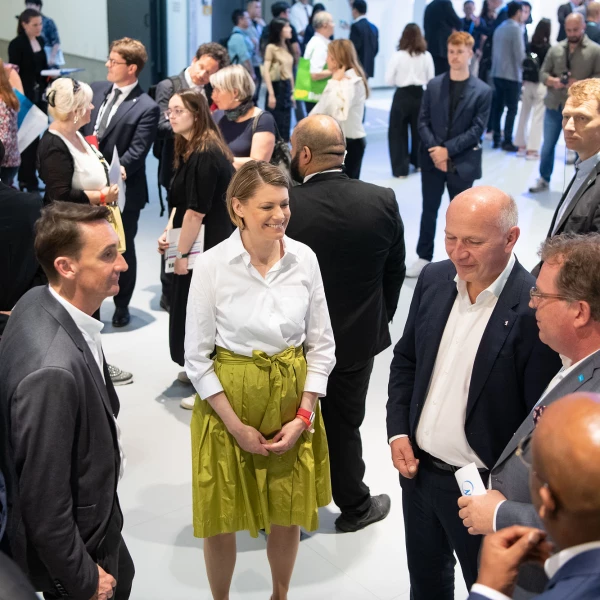 Networking & 1:1 meetings